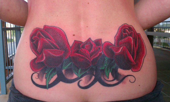 Tatuaje Flor Espalda Rosa por Gold City Ink
