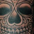 tatuaje Brazo Cráneo por Gold Rush Tattoo