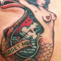 tatuaje Old School Pierna Sirena por Graceland Tattoo