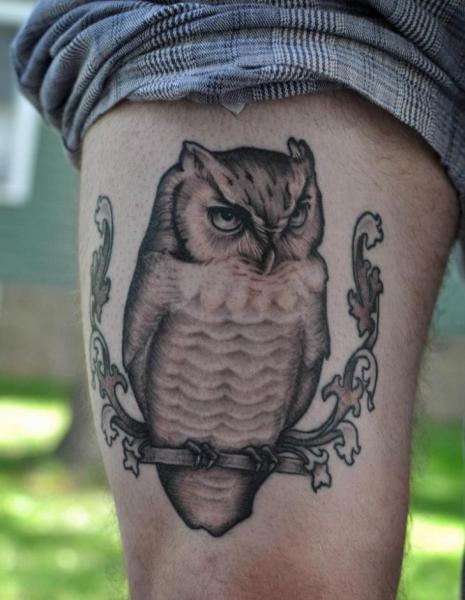 Tatuaggio Realistici Gamba Gufo di Graceland Tattoo