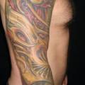 tatuaje Brazo Biomecánica por Guru Tattoo