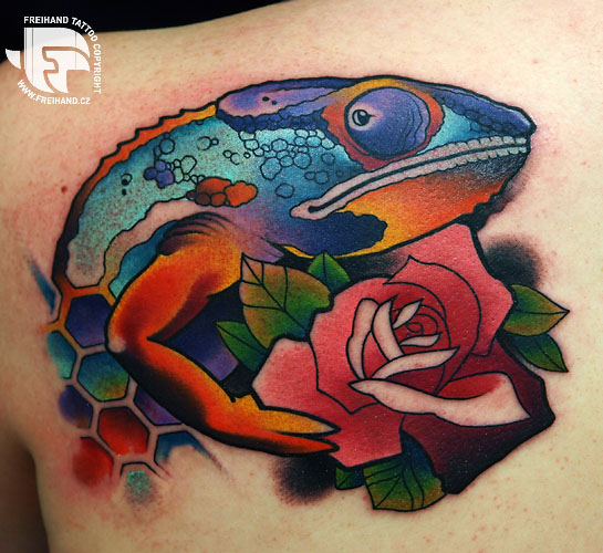 Tatuaje Espalda Camaleón por FreiHand Tattoo