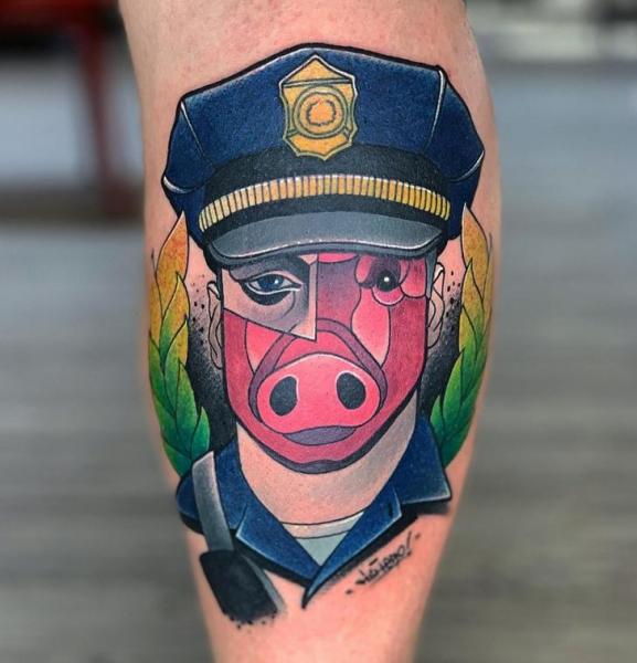 Tatuaż Łydka Świnia przez FreiHand Tattoo
