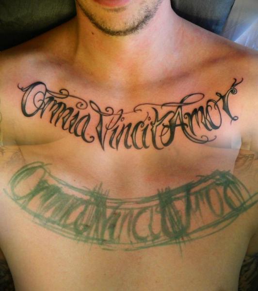 Brust Leuchtturm Tattoo von Helyar Tattoos