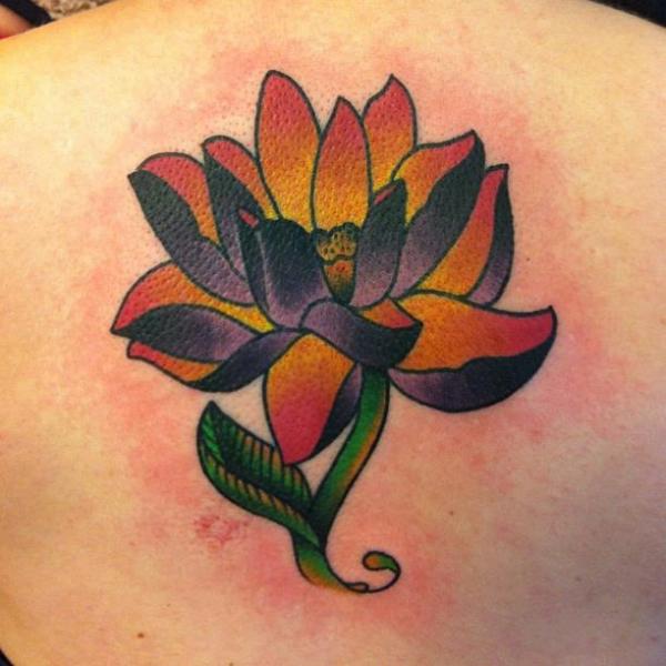 รอยสัก ดอกไม้ โดย Hidden Hand Tattoo