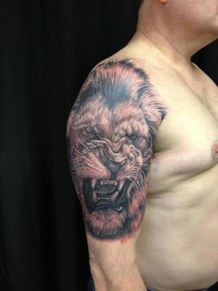 Schulter Realistische Löwen Tattoo von Immortal Image Tattoos