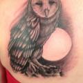 Shoulder Realistic Owl tattoo by Indipendent Tattoo