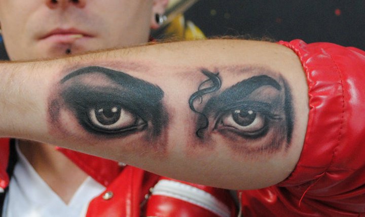 Tatuaggio Braccio Realistici Occhio Michael Jackson di Industry Tattoo