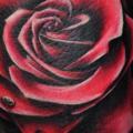 Realistische Rose tattoo von Industry Tattoo