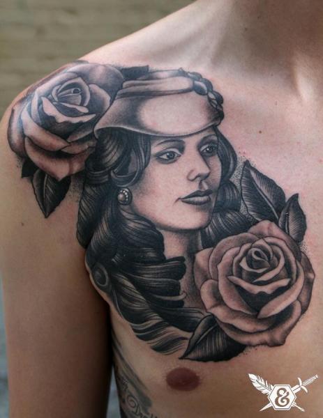 Tatuaggio Spalla Donne Rose di Ink and Dagger Tattoo