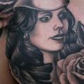 Schulter Frauen Rose tattoo von Ink and Dagger Tattoo
