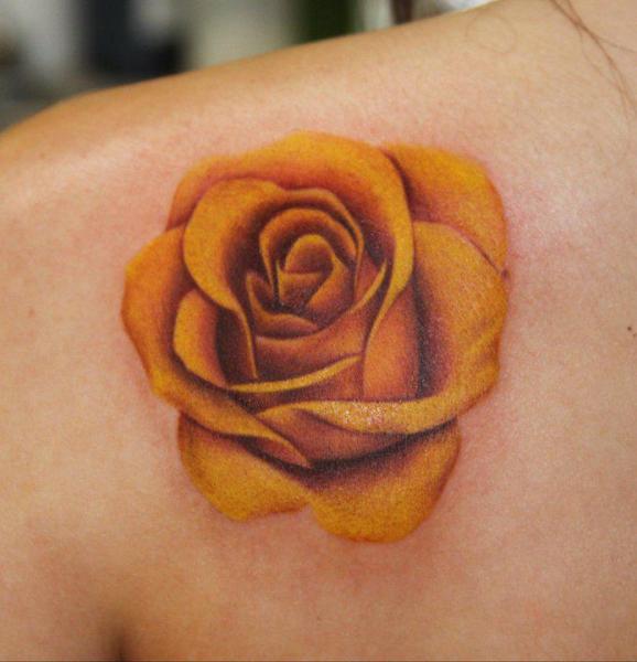 Schulter Realistische Blumen Tattoo von Inkd Chronicles