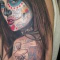 tatuaje Hombro Cráneo mexicano por Outsiders Ink