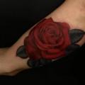 Arm Blumen Rose tattoo von Invisible Nyc