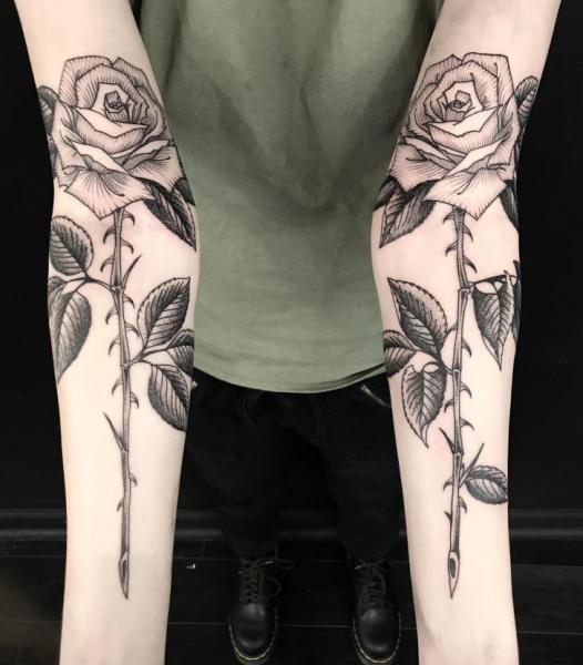 Tatuaje Brazo Flor por Invisible Nyc