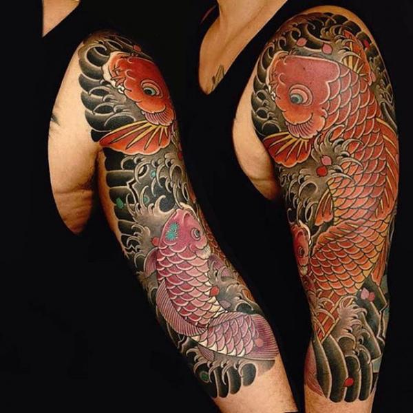 Tatuaje Brazo Japoneses Carpa Koi por Invisible Nyc
