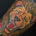 Arm Old School Löwen tattoo von Invisible Nyc