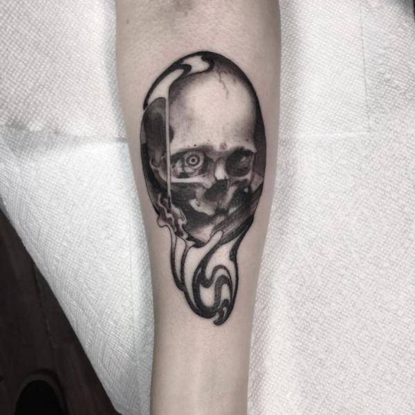 Arm Totenkopf Tattoo von Invisible Nyc