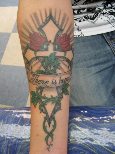 Tatuagem Braço Ponto Crucial por Inxon Tattoo