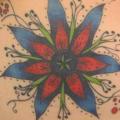 Blumen Seite tattoo von Inxon Tattoo