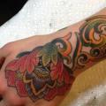 Arm Old School Rose tattoo von Iron Age Tattoo