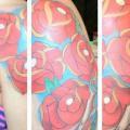 tatuaje Hombro Flor por Liquid Chaos Tattoos