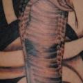 tatuaje Hombro Serpiente Tribal por Liquid Chaos Tattoos