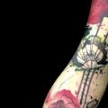Arm Blumen Aquarell tattoo von Belly Button Tattoo Shop