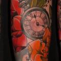 tatuaje Reloj Old School Flor por Belly Button Tattoo Shop