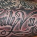 tatuaje Brazo Letras por Lone Wolf Tattoo