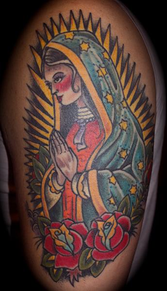 Tatuaje Hombro Religioso Madre María por Lone Wolf Tattoo