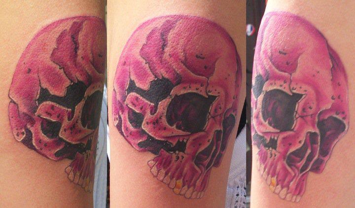 Tatuagem Caveira por Lucky Draw Tattoos
