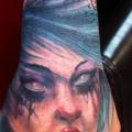 Arm Frauen tattoo von Matthew Hamlet Tattoo