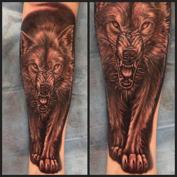 Tatuaggio Realistici Lupo di Mike DeVries Tattoos