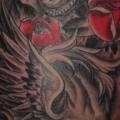 Schulter Uhr Totenkopf tattoo von Memorial Tattoo