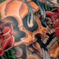 tatuaje Hombro Cráneo por Memorial Tattoo
