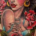 tatuaggio Spalla Old School Gypsy di NY Adorned