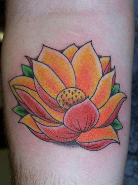 Tatuaje Brazo Flor por Obscurities Tattoo