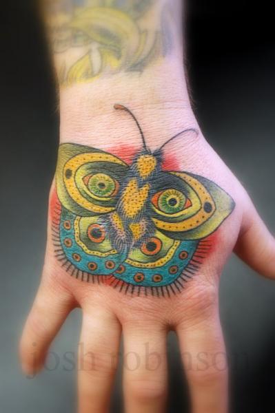 Tatuagem New School Mão Borboleta por Obscurities Tattoo