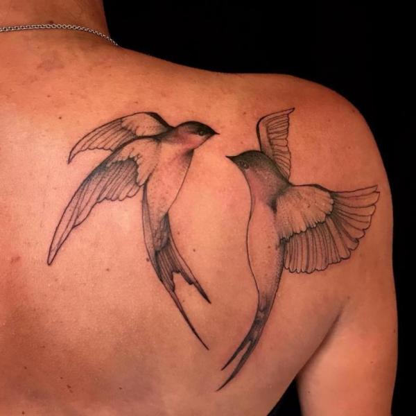 Rücken Vogel Tattoo von Ethno Tattoo