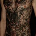 Brust Seite Tiger Bauch tattoo von Ethno Tattoo
