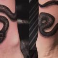 Schlangen Hand tattoo von Ethno Tattoo