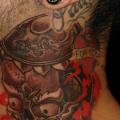 Totenkopf Nacken tattoo von Ethno Tattoo