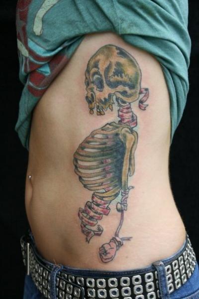 Tatuaje Lado Esqueleto por Omaha Tattoo