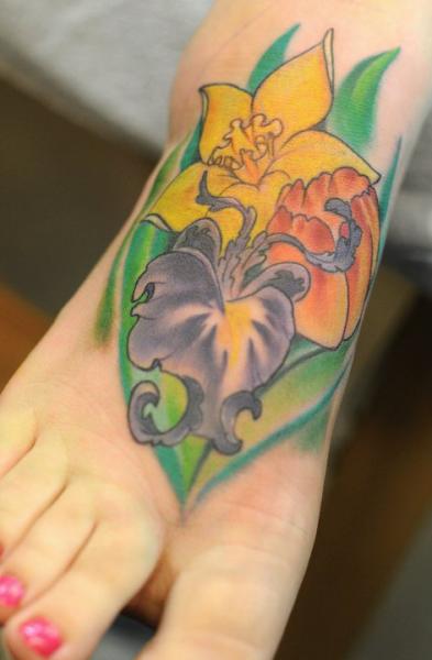 Tatuaje Realista Pie Flor por Optic Nerve Arts