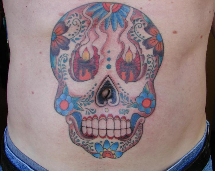 Tatouage Crâne Ventre par Oregon Coast Tattoo