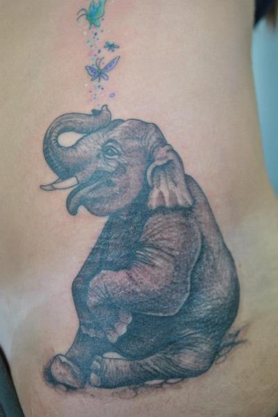 Realistische Seite Elefant Tattoo von Pattys Artspot