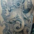 Rücken Oktopus tattoo von Pino Bros Ink