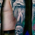 tatuaje Brazo Cráneo Estatuas por Plurabella Tattoo