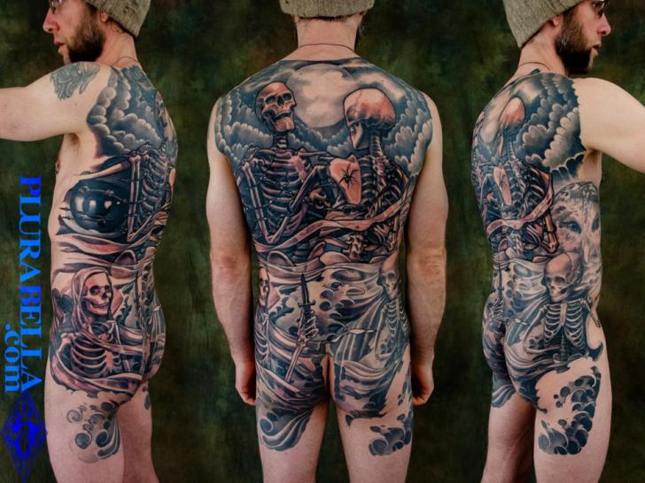 รอยสัก ก้น ร่างกาย โครงกระดูก โดย Plurabella Tattoo